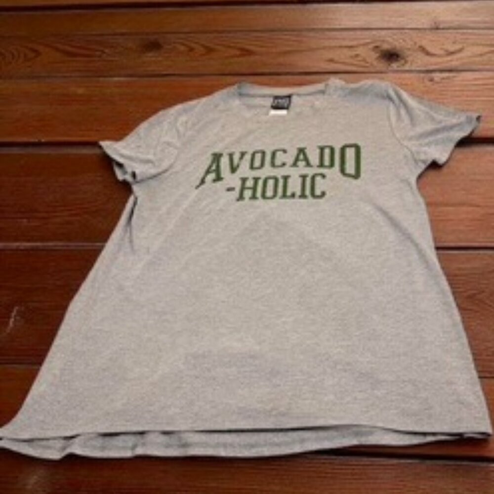 Modern Lux “Avocado-Holic” Graphic Tee Gray, Size L, Funny Food Shirt
